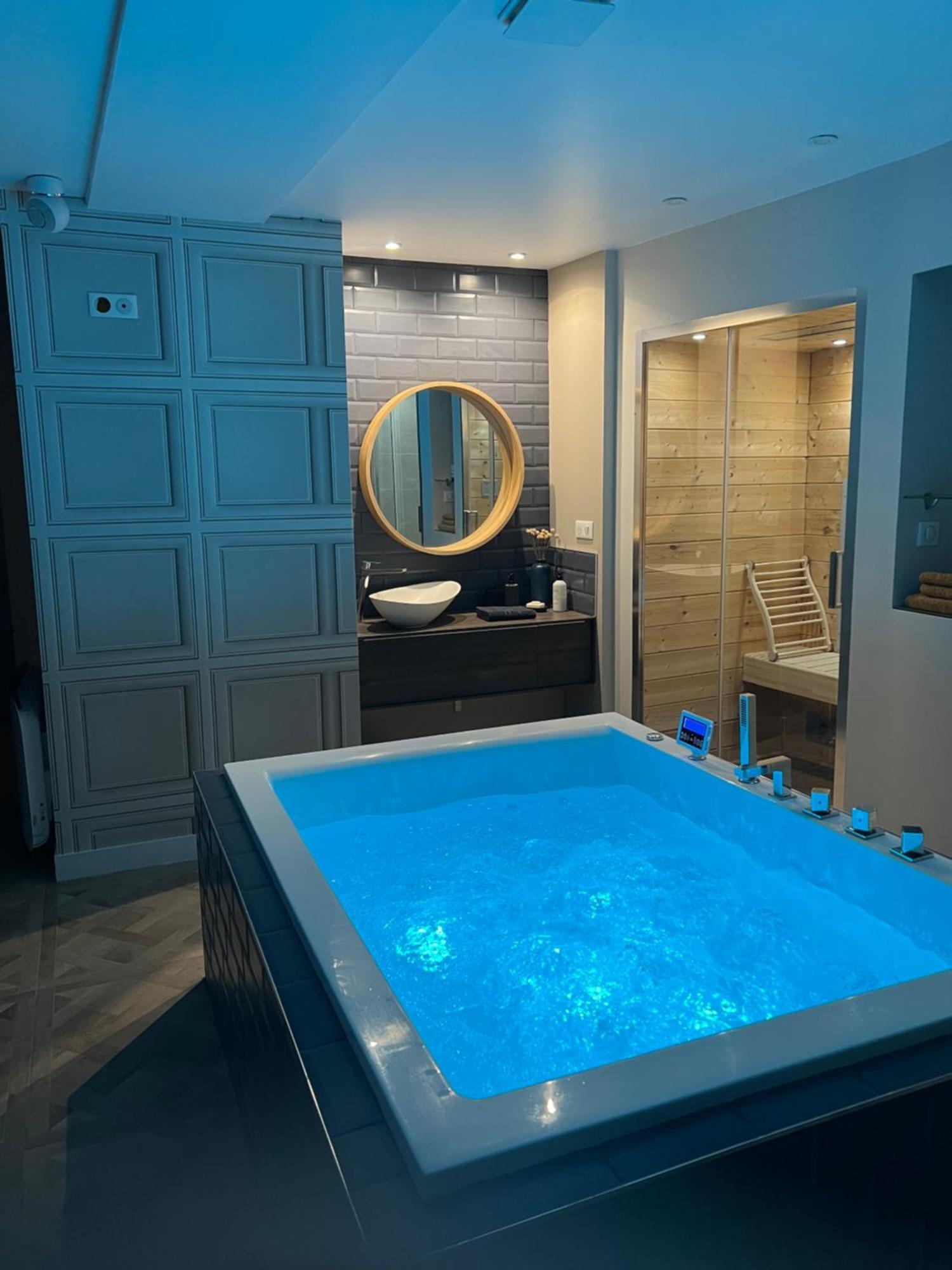 Appartement Avec Jacuzzi Sauna & Home Cinema - Nid D'Angers Esterno foto