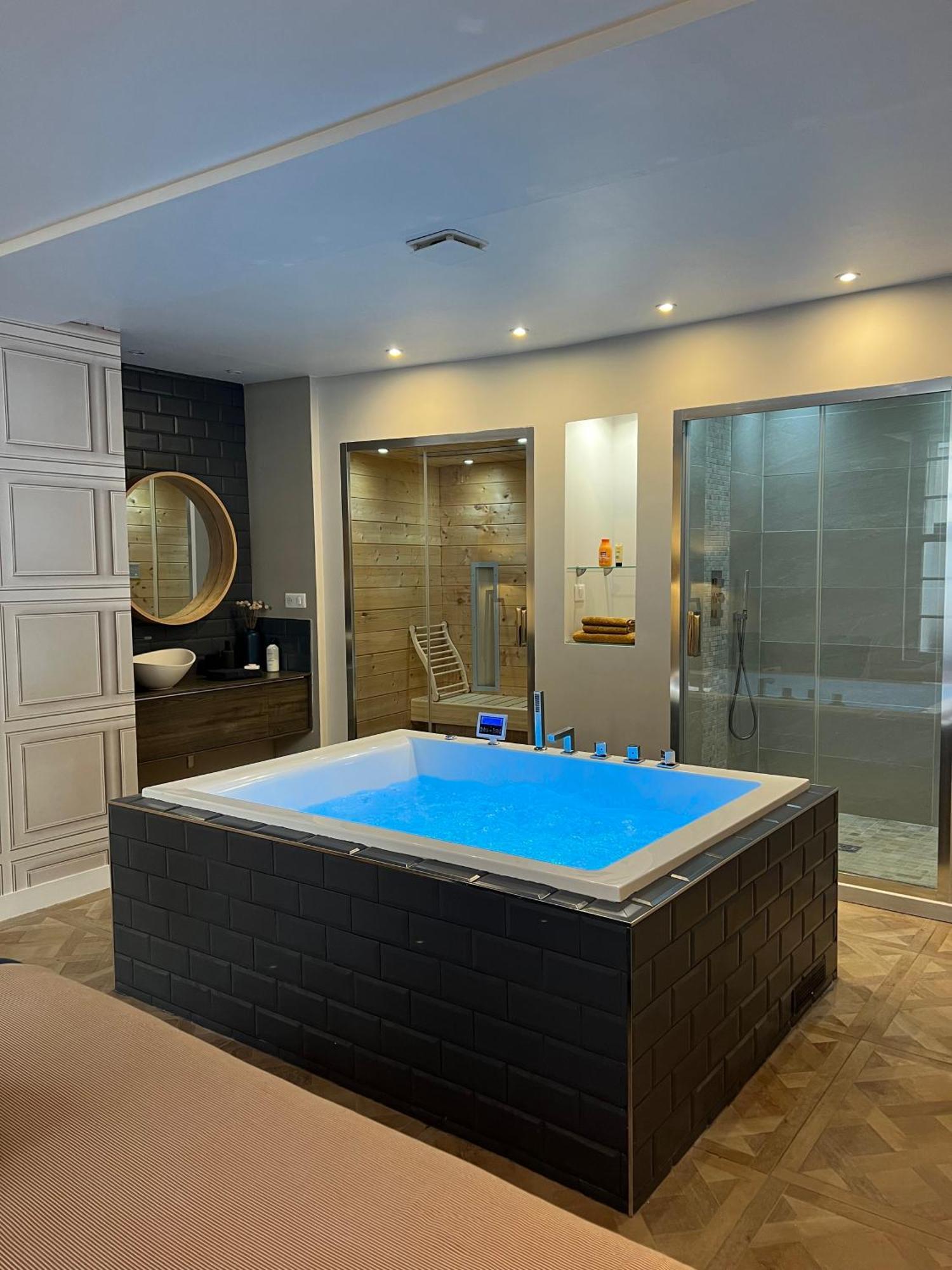 Appartement Avec Jacuzzi Sauna & Home Cinema - Nid D'Angers Esterno foto